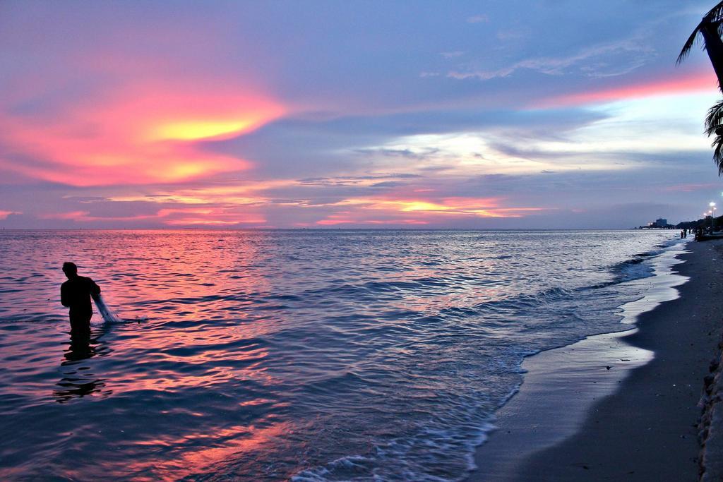 The Day Hotel Chonburi Eksteriør bilde